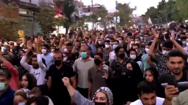 احتجاجات طلاب الجامعات والتظاهرات الليلية مستمرة في جميع أنحاء إيران