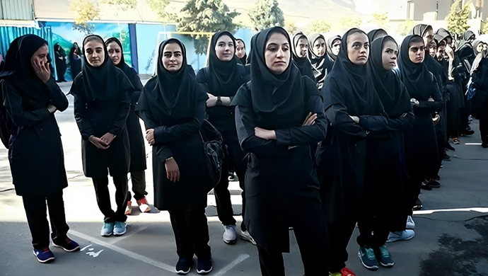 قوات أمن النظام الإيراني تقتل تلميذات المدارس وتزعم أنها كانت انتحارية