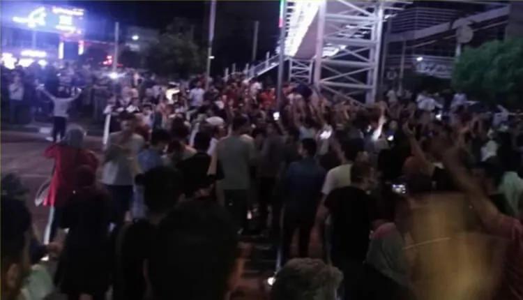 في الليلة المائة للانتفاضة، مظاهرات ليلية في مناطق مختلف
