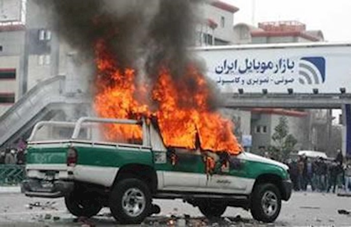 تشير الاستقالات والترحيل إلى يأس طهران من احتجاجات الشوارع