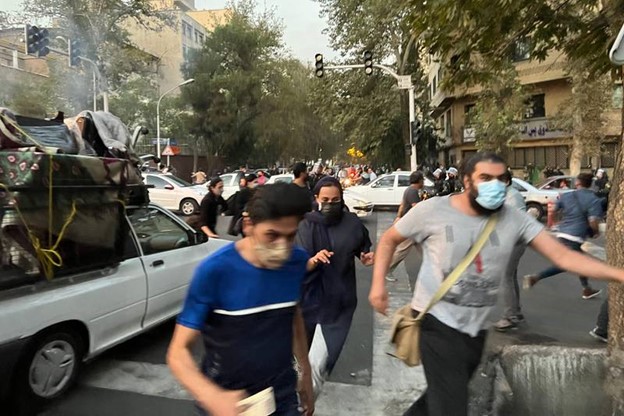 المزيد من المواطنين في جميع أنحاء إيران يحتجون على حكم الملالي