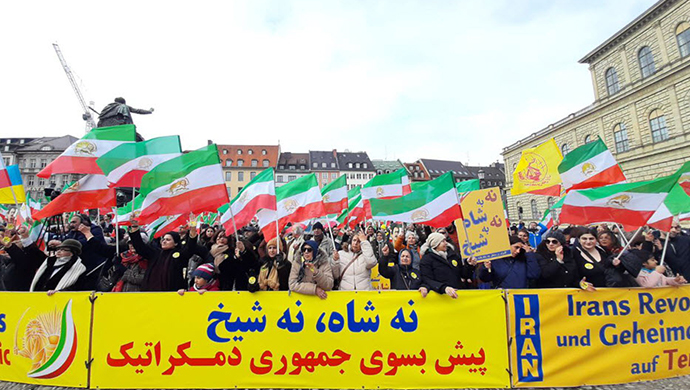 ثورة إيران الديمقراطية ضد الاستبداد