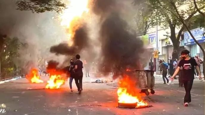 احتجاجات جديدة تنتشر في جميع أنحاء إيران وتثير قلق مسؤولي النظام