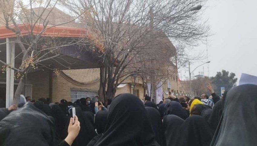 استمرار وانتشار حادث تسمم الطالبات في طهران ومدن أخرى في إيران 