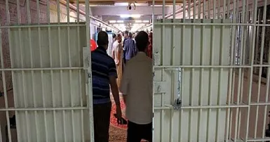 رئيس السلطة القضائية لنظام الملالي يعلن "العفو" عن 22 ألف سجين من المنتفضين! وهو اعتراف على مضض بأبعاد فلكية لعدد المعتقلين
