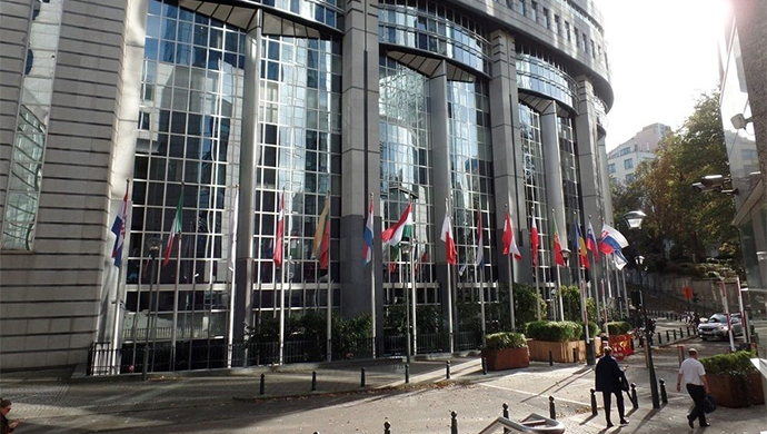 البرلمان الأوروبي يدعو مجلس الاتحاد الأوروبي إلى فرض عقوبات على الحرس وخامنئي