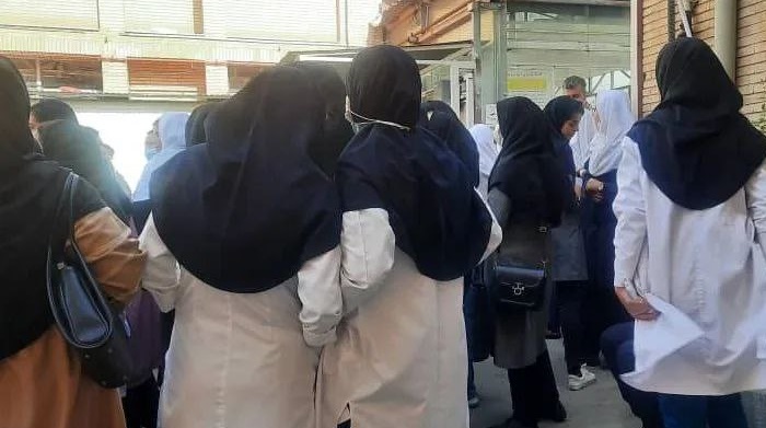 استهداف المزيد من المدارس في إيران بهجمات بالغاز مع انتشار الاحتجاجات إلى مدن أخرى