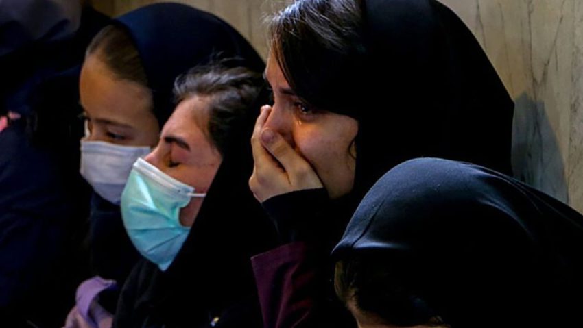 الطالبات يتعرضن للتسمم عند إعادة فتح المدرسة في إيران