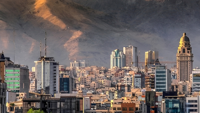 أزمة الإسكان في إيران: السياسات الفاشلة والفساد يترك الناس غير قادرين على شراء السكن