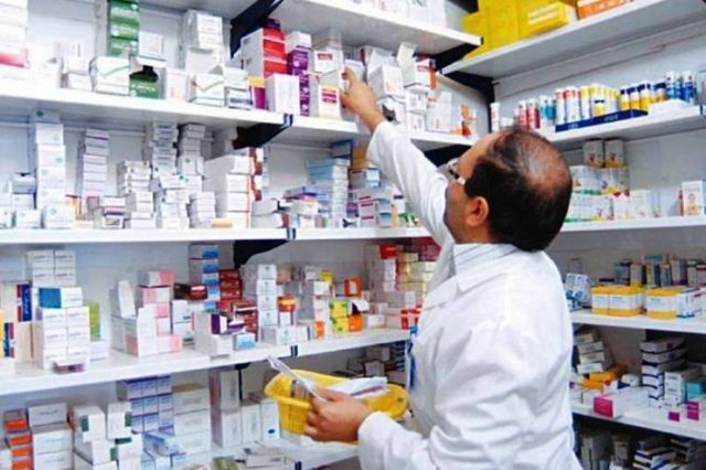 إيران: غضب من نقص الأدوية وتصريحات رئيسي