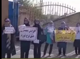 وقفة احتجاجية لمتقاعدين مدنيين ومتقاعدي الضمان الاجتماعي في الأهواز مركز محافظة خوزستان