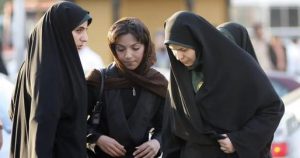 انقسام متزايد: حملة الحجاب الإلزامية ومقاومة الشعب