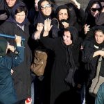 المرأة الإيرانية تقود الانتفاضة ضد النظام القمعي