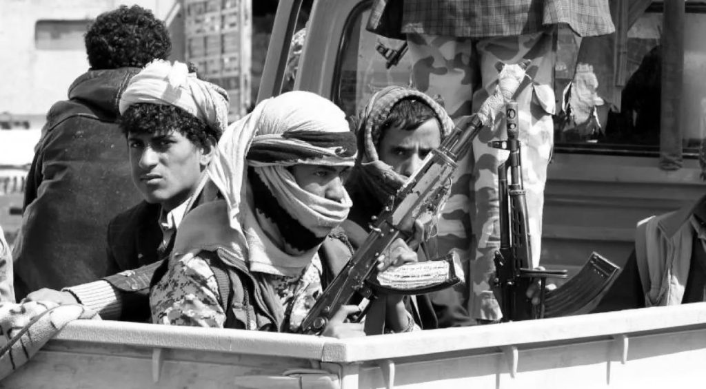 العليي: الحوثية مزيج قاتل جمع بين فاشية موسوليني ونازية هتلر وإرهاب الخميني أكد الكاتب والباحث الصحفي همدان العليي، أن ميليشيا الحوثي تمثل نسخة هجينة من أكثر الحركات تطرفًا ووحشية في التاريخ الحديث، إذ جمعت بين استبداد الفاشية الإيطالية بقيادة موسوليني