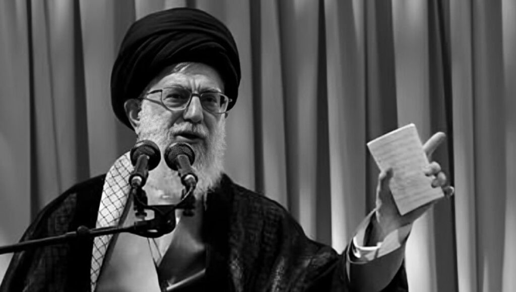 اعترافات خامنئي: عندما يكشف الطاغية عن نهايته المحتومة في مسرح الديكتاتوريات، غالبًا ما يبدأ الفصل الأخير ليس بضجيج الانفجارات، بل بهمس الاعترافات التي تتسرب