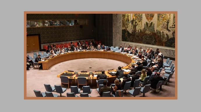 هزیمة دبلوماسیة مدویة للنظام الإیرانی وحلفائه فی مجلس الأمن الدولی فی جلسة اتسمت بتوتر دبلوماسی شدید، وجه مجلس الأمن الدولی صفعة قویة للنظام الإیرانی وحلفائه، روسیا والصین، حین رفض بشکل قاطع مشروع قرار کانا قد تقدما به. کان هذا القرار یمثل محاولة أخیرة لتأجیل تفعیل "آلیة الزناد" (Snapback) لإعادة فرض العقوبات الأممیة الشاملة على طهران