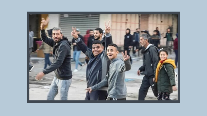 طهران بين عزلة دولية وغليان داخلي بعد مبادرة السلام في غزة بينما كانت أنظار العالم تتجه نحو غزة بعد إعلان حركة حماس موافقتها على خطة السلام التي طرحها الرئيس الأمريكي دونالد ترامب، كانت إيران تسير في الاتجاه المعاكس تماماً. فالمشهد الدولي غمره تفاؤل حذر بوقف الحرب، لكن في طهران اختار النظام طريق القمع والدم، ليؤكد مجدداً أنه لا يعيش إلا في أجواء الأزمات والتوترات.