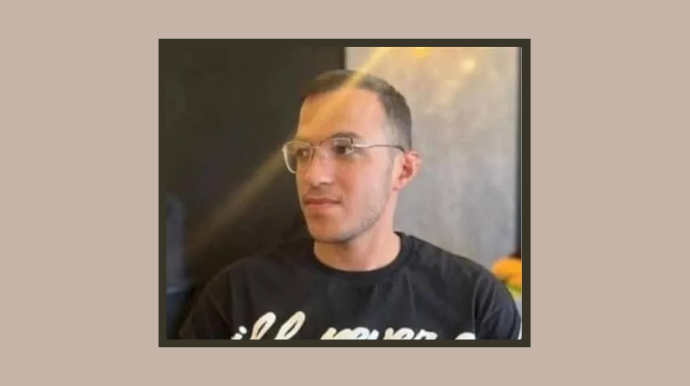 خبز مغمس بالدم.. مأساة "أحمد بالدي" تشعل غضب الأهواز بوجه قسوة النظام لم تكن وفاة الشاب أحمد بالدي (20 عاماً) في مستشفى طالقاني بالأهواز، يوم الاثنين 11 نوفمبر 2025، مجرد نهاية مأساوية لحادث فردي، بل كانت إعلاناً صارخاً عن وصول الظلم والفقر في إيران إلى نقطة اللعودة