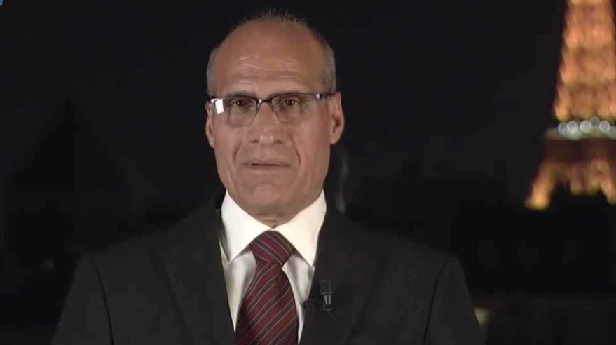 "قمع نووي وتصدير أزمات".. قيادي بالمعارضة الإيرانية يكشف سر بقاء نظام خامنئي كشف سياسي بارز في المعارضة الإيرانية، عن ملامح الاستراتيجية التي يتبناها نظام خامنئي لبقائه في السلطة. وقال رئيس اللجنة القضائية في المجلس الوطني للمقاومة الإيرانية، سنا برق زاهدي، في حوار مع "إرم نيوز"، إن الاستراتيجية تتمثل بـ3 ركائز وهي "القمع والتعذيب الداخلي، وتصدير الحروب والإرهاب إلى الخارج، وبرنامج تصنيع الأسلحة النووية".