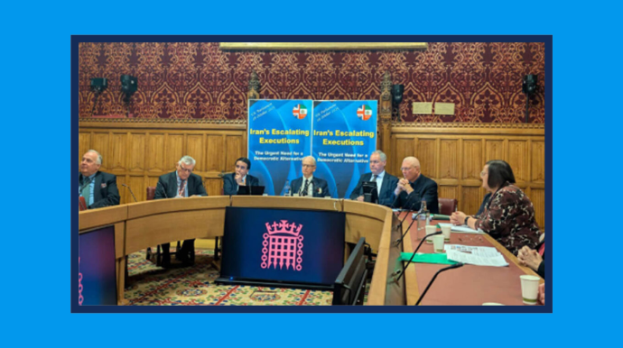 مؤتمر البرلمان البريطاني يطالب بسياسة حازمة: "الإعدامات دليل ضعف النظام ويجب دعم المقاومة" في مؤتمر قوي شاركت فيه مختلف الأحزاب وعُقد في البرلمان البريطاني، انضم أعضاء بارزون من مجلسي العموم واللوردات، بمن فيهم اللورد بلينغهام، وبوب بلاكمان،