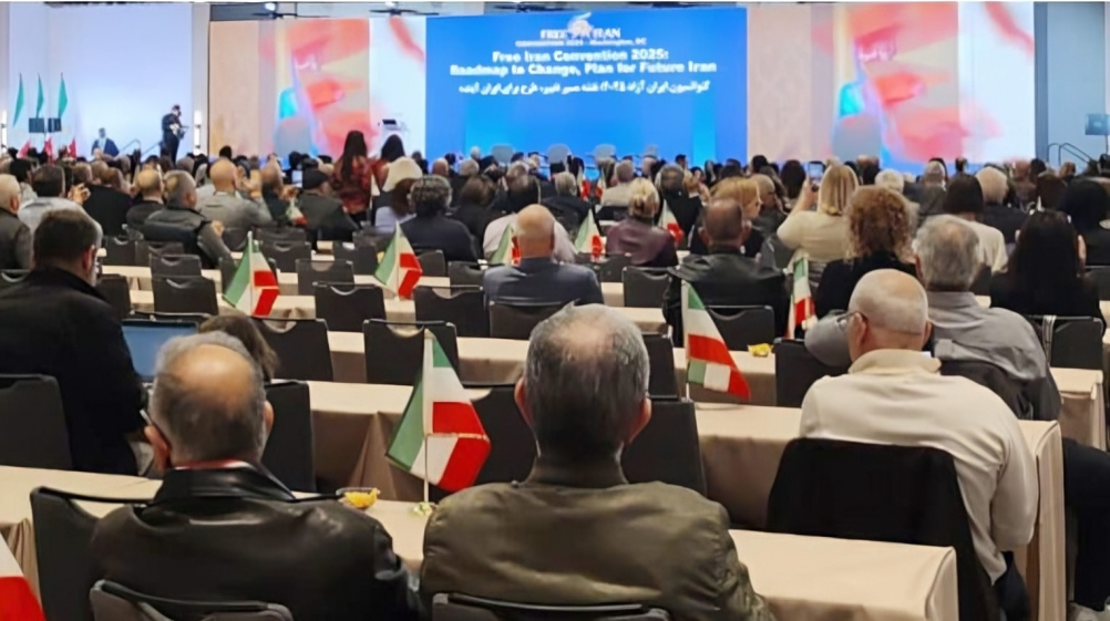 مؤتمر واشنطن.. تجسيد قوة البديل الديمقراطي بريادة النخب والشباب تجمع 1000 متخصص وصدى التضامن العالمي في قلب أمريكا لم يكن مؤتمر واشنطن مجرد تجمع سياسي بل هو عرضَ عميقاً للقدرات البشرية والتخصصية الهائلة للمقاومة الإيرانية أمام أنظار العالم..