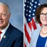 نواب أمريكيون بالكونغرس يعلنون دعمهم للشعب الإيراني ويثمنون دور النساء الرائد واشنطن، 10 ديسمبر 2025 – في جلسة للكونغرس الأمريكي، أعلن النائبان راندي وِيبير وفال هُويل دعمهما القاطع للشعب الإيراني، مؤكدين على الدور الرائد للنساء في نضالهن من أجل الحرية والكرامة الإنسانية، ومنددين بقمع النظام الإيراني.