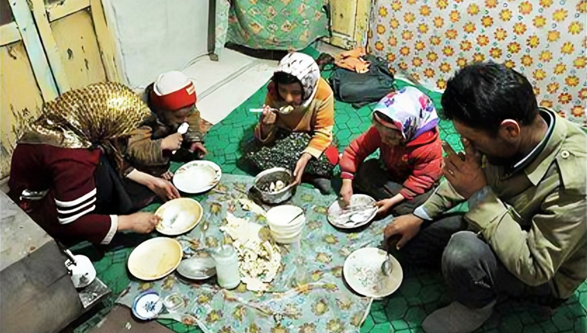 عام 2025… عام تلاقي الأزمات وانكشاف الهشاشة الاقتصادية في إيران أظهر تقرير تحليلي صادر عن منتدى الشرق الأوسط (Middle East Forum) أن إيران شهدت في عام 2025 أسوأ مزيج من الأزمات الاقتصادية والمعيشية وأزمات الطاقة منذ تأسيس الجمهورية الإسلامية عام 1979، في ظل تدهور شامل طال مختلف مفاصل الاقتصاد والمجتمع.