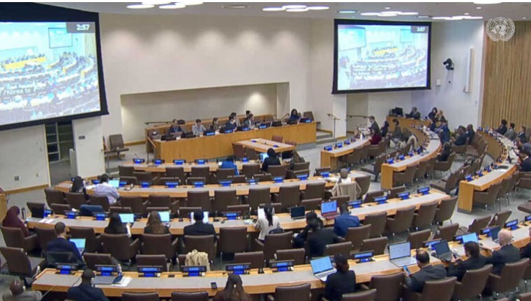 الأمم المتحدة تدين الانتهاكات الصارخة في إيران بالقرار الـ 72 ومريم رجوي تطالب بمقاضاة قادة النظام نيويورك – 18 ديسمبر/ كانون الأول 2025: اعتمدت الجمعية العامة للأمم المتحدة يوم الخميس قرارها الثاني والسبعين الذي يدين الانتهاكات الجسيمة والممنهجة لحقوق الإنسان في إيران، وذلك بأغلبية 78 صوتاً مؤيداً، في خطوة دولية هامة تضع سجل النظام الإيراني تحت مجهر الرقابة الأممية مجدداً.