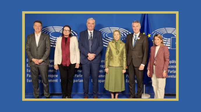 البرلمان الأوروبي يُطالب بإنهاء "سياسة المهادنة" ودعم المقاومة الإيرانية مريم رجوي تطرح ملف الإعدامات ومسؤولون أوروبيون يحذرون من "مجزرة جماعية جديدة" بروكسل – 10 ديسمبر 2025 - في تحول وصِف بـ "الجذري" في مقاربة الاتحاد الأوروبي، استضاف البرلمان الأوروبي في بروكسل مؤتمرًا استثنائيًا بمناسبة اليوم العالمي لحقوق الإنسان، دعت فيه السيدة مريم رجوي، الرئيسة المنتخبة للمقاومة الإيرانية، إلى ضرورة التدخل الدولي العاجل لوقف موجة الإعدامات ودعم التغيير الديمقراطي.