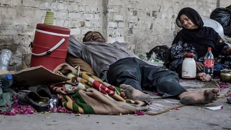 تقرير اقتصادي: إيران 2025.. شعب يسقط في قاع الفقر ونظام يشرعن "السرقة المنظمة" للثروات طهران – وكالات: رسمت التقارير الاقتصادية الصادرة في ديسمبر 2025 صورة جنائزية للواقع المعيشي في إيران