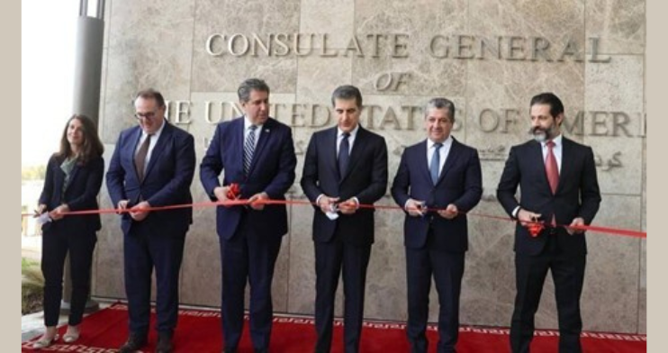 واشنطن تكثف الضغوط على الميليشيات الإيرانية في العراق وتدشّن ثاني أكبر بعثاتها الدبلوماسية لدعم الاستقرار أعلنت الولايات المتحدة عزمهاعلى تكثيف التعاون مع بغداد وأربيل لتقويض نفوذ الميليشيات المسلحة الموالية لإيران، التي تعمل على زعزعة استقرار العراق وانتهاك سيادته. جاء هذا التأكيد بالتزامن مع افتتاح واشنطن لمبنى قنصلي ضخم في إقليم كردستان العراق، في خطوة عدّتها رسالة سياسية وأمنية واضحة ضد التهديدات المتصاعدة.