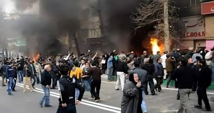 إيران في أسبوعها الثاني من الانتفاضة: كسر جدار الرعب واتساع خارطة المواجهة المباشرة