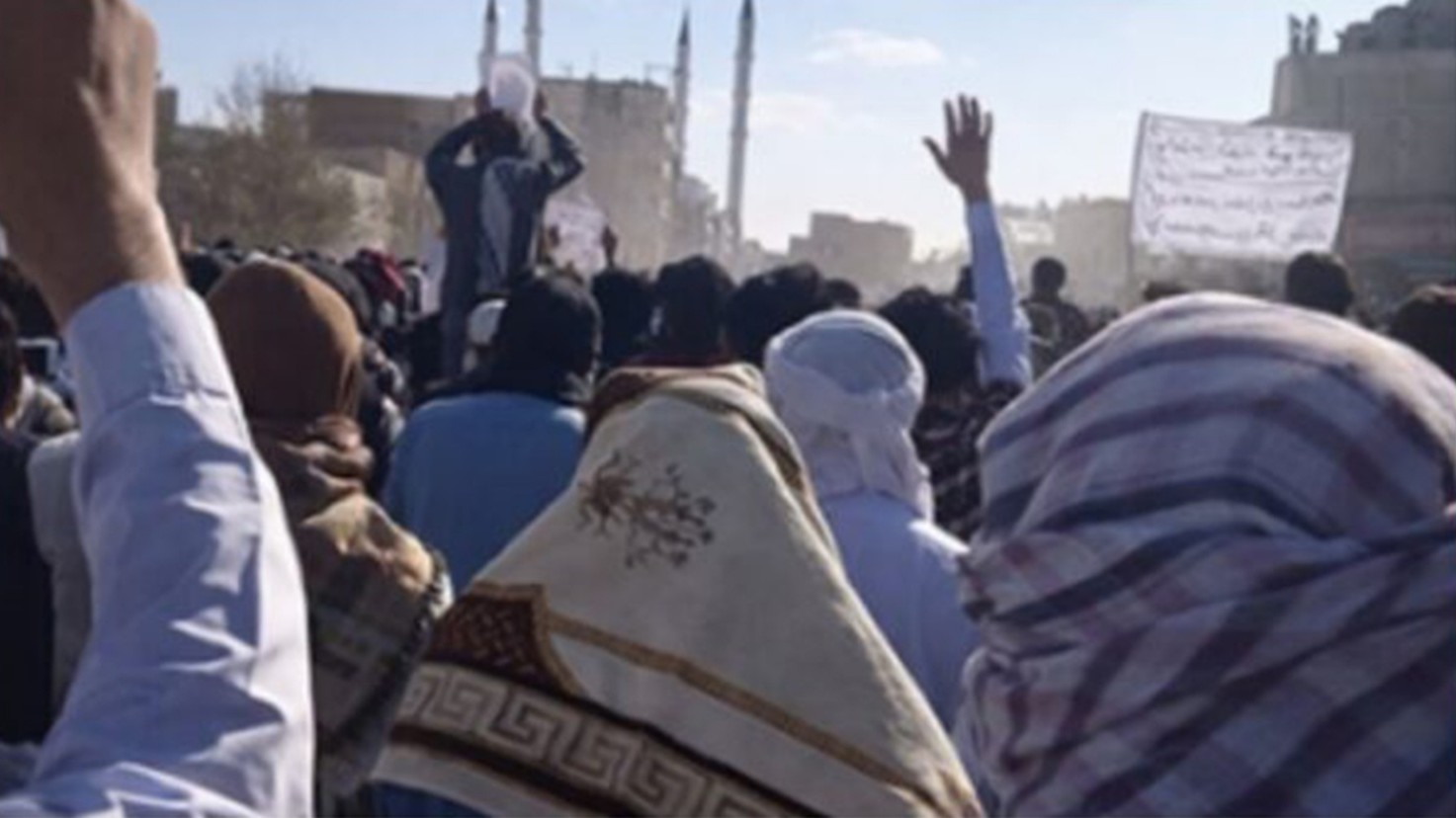 زاهدان تهتف بسقوط خامنئي والبسيج.. مواجهات وكرّ وفرّ في طهران ومدن عدة وسط استنفار أمني غير مسبوق