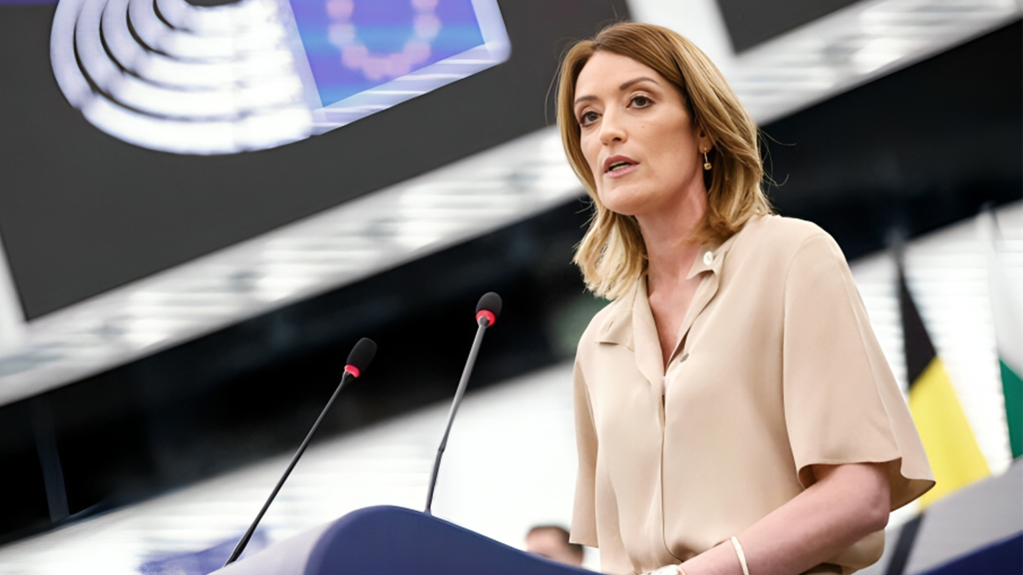 وزير الخزانة الأمريكي: قيادات إيرانية تهرّب ملايين الدولارات إلى الخارج تحت وطأة الضغط الأقصى قال سكوت بيسنت، وزير الخزانة في الولايات المتحدة، إن التطورات المتسارعة التي تشهدها إيران اليوم تمثل نتيجة مباشرة لحملة «الضغط الأقصى» التي انتهجتها إدارة الرئيس دونالد ترامب ضد النظام الإيراني.