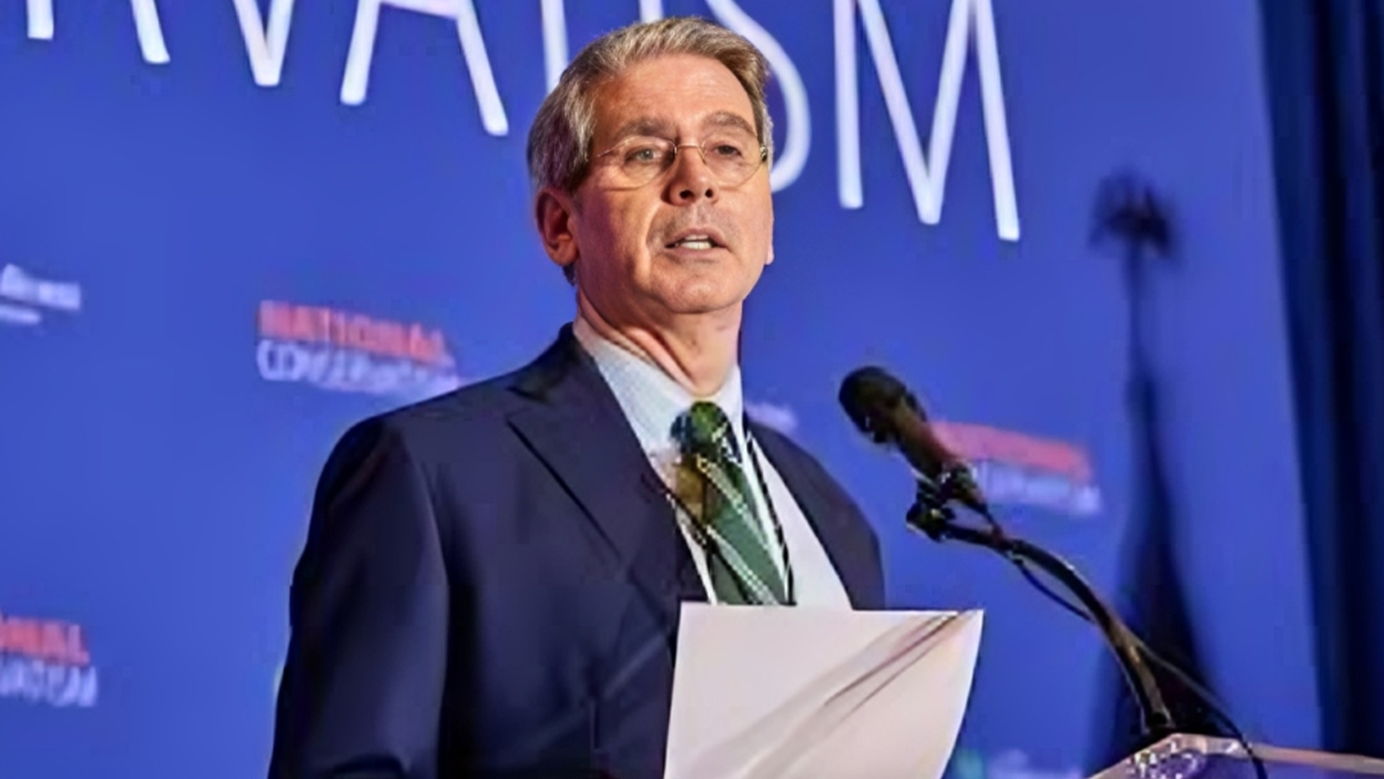 عقوبات أمريكية تطال علي لاريجاني ومسؤولين أمنيين وشبكات مالية سرّية لدورهم في سحق احتجاجات إيران أعلنت الولايات المتحدة الأمريكية فرض عقوبات جديدة على عدد من كبار مسؤولي النظام الإيراني، في مقدمتهم علي لاريجاني، أمين المجلس الأعلى للأمن القومي في النظام الملالي، إضافة إلى سجن فرديس (كجويي) في مدينة كرج، وشبكات مصرفية سرّية مرتبطة بالنظام، وذلك على خلفية تورطهم المباشر في قمع الاحتجاجات الشعبية الجارية في إيران.