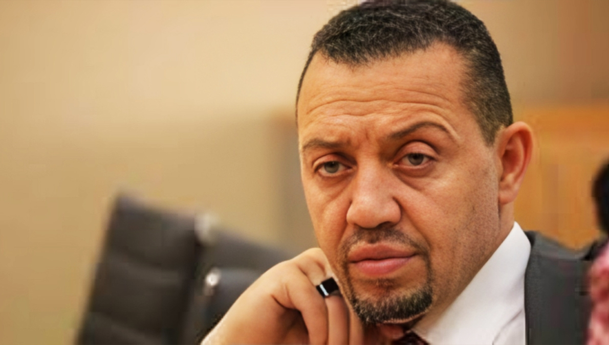 رضا بهلوي والبديل المزيّف: كيف تحوّل “الوريث المنفي” إلى عبء على انتفاضة الإيرانيين؟ مقدمة: تفكيك صورة “البديل الجاهز” في تقرير استقصائي أثار جدلًا واسعًا، نقلت وكالة رويترز، يوم الجمعة 23 يناير، عن منصة “ذا كونفرزيشن” تحليلًا نقديًا يفكك السردية التي يحاول رضا بهلوي ترسيخها حول نفسه كـ بديل سياسي محتمل لنظام الجمهورية الإسلامية