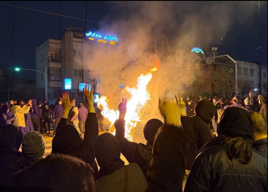 هشاشة السيطرة: قراءة في تحذيرات طهران من الانفجار الداخلي قصي الدميسي مقدمة: الدولة التي تحذّر نفسها حين تحذّر دولةٌ مواطنيها من «أسابيع حساسة»