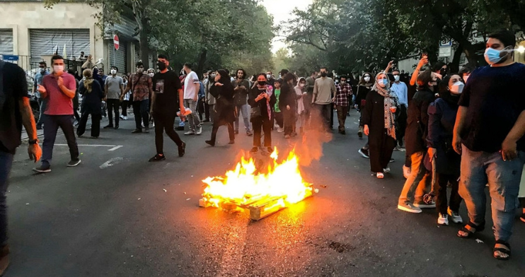 "انتفاضة إيران": تضامن دولي واسع للبديل الديمقراطي".. والعالم يجمع على رفض "قمع الملالي" في موجة عارمة من التضامن الدولي مع انتفاضة الشعب الإيراني التي دخلت يومها السادس، أصدرت "اللجنة الإيطالية البرلمانية من أجل إيران حرة