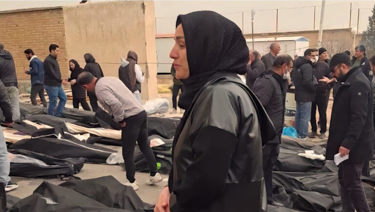 تقرير فرانس برس: مستشفيات إيران تتحول من مراكز علاج إلى "كمائن" للاعتقال والقتل كشفت وكالة "فرانس برس" في تقرير ميداني عن تحول المستشفيات والمراكز الطبية في طهران والمدن الكبرى مثل تبريز وشيراز والمناطق الكردية إلى "ساحات حرب" حقيقية.