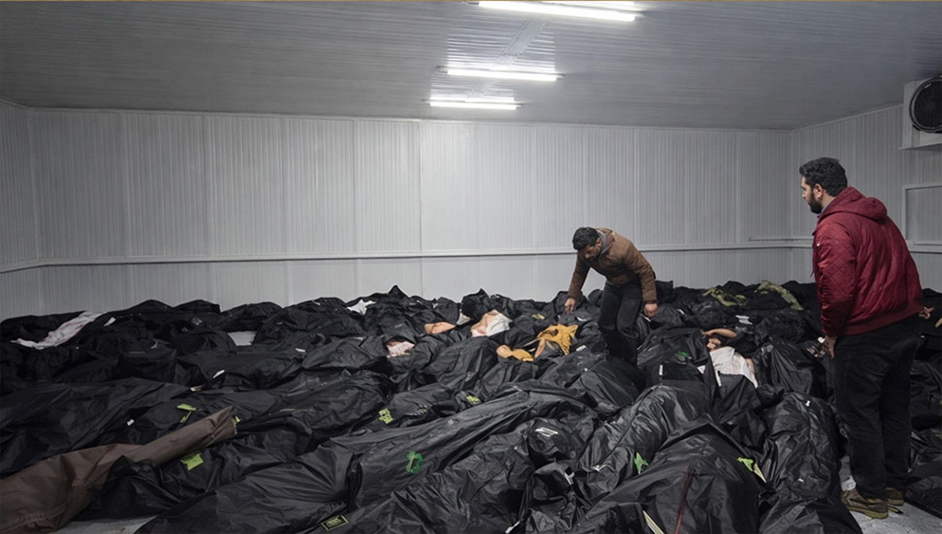 خوزستان تحت قبضة الرعب: مقابر جماعية، أطفال في السجون، ومدارس للتحقيق والتعذيب مقدمة: تصاعد القمع وإخفاء الحقيقة كشفت جمعية حقوق الإنسان في إيران في تقريرها الأخير عن فظائع غير مسبوقة