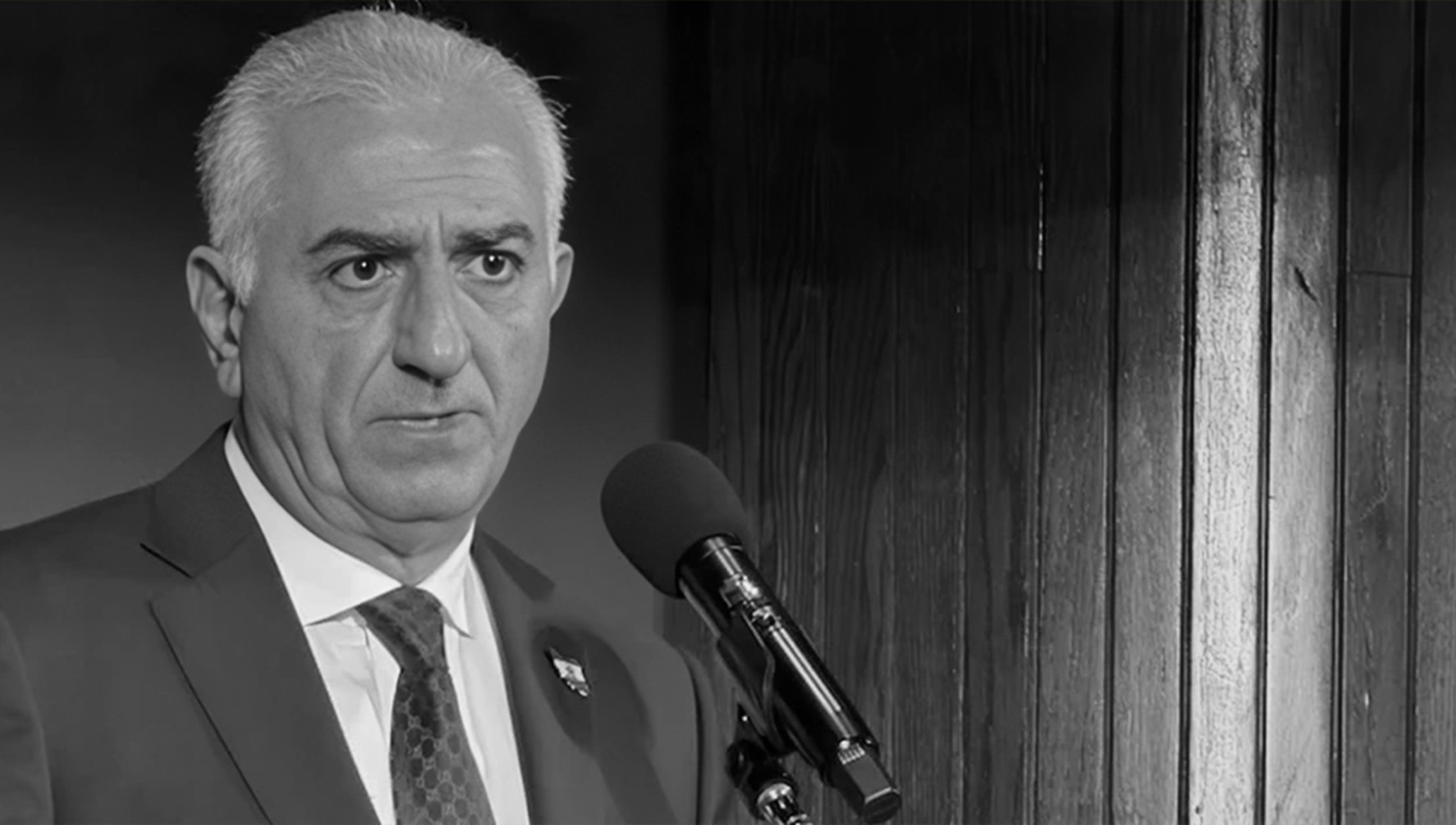 الوظيفة السياسية للمعارضة الوهمية: قراءة غربية في دور رضا بهلوي مدخل تحليلي: حين يصبح "البديل" جزءاً من المشكلة في تحليل سياسي لافت، تطرح صحيفة "لا فيريتا" الإيطالية قراءة غير تقليدية لدور رضا بهلوي في المشهد الإيراني، معتبرة أنه لا يمثّل تهديداً حقيقياً لنظام الملالي، بل يؤدي – بوعي أو بدونه – وظيفة سياسية تصب في مصلحة بقائه