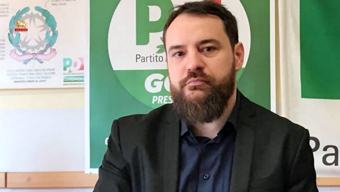 السيناتور الإيطالي روبرتو رامبي ينضم لمظاهرة برلين: مستقبل إيران يمر عبر إسقاط الديكتاتوريتين.. "لا لنظام الملالي ولا لنظام الشاه" عشية الذكرى السنوية للثورة الإيرانية ضد النظام الملكي، وجه السيناتور الإيطالي روبرتو رامبي