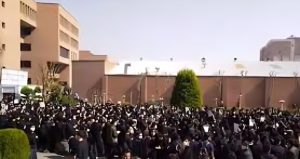 الجامعة الإيرانية: خندق الوعي المنيع في وجه نظام الشاه ونظام الملالي في شتاء عام 2026، وبينما لم تجف بعد دماء شهداء مجازر يناير، تحولت ساحات الجامعات الإيرانية مجدداً إلى برلمانات شعبية تصوغ مستقبل البلاد.