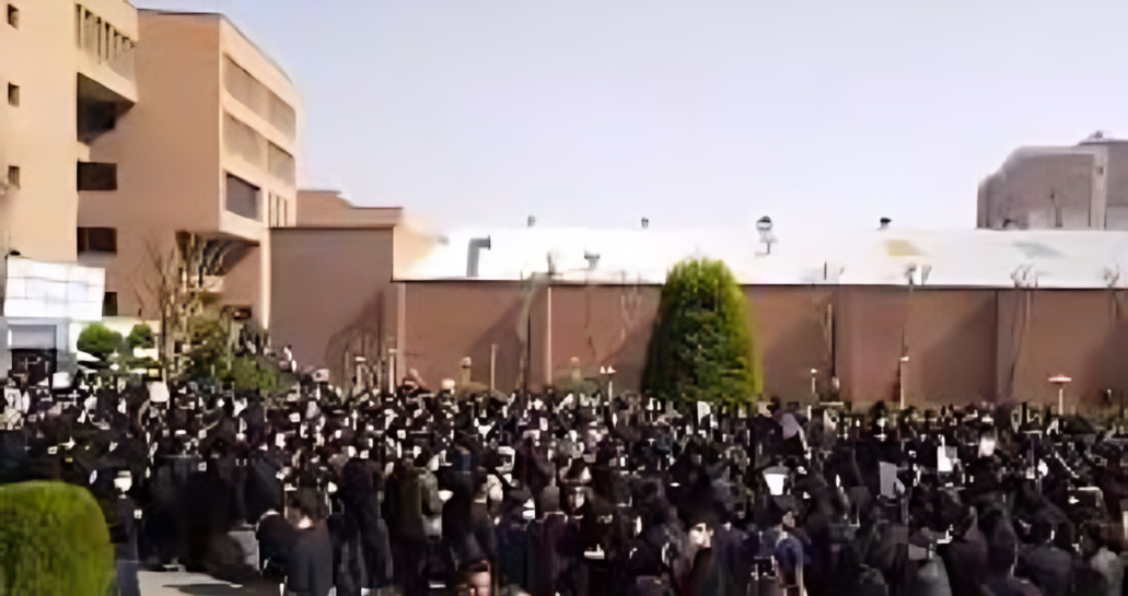 الجامعة الإيرانية: خندق الوعي المنيع في وجه نظام الشاه ونظام الملالي