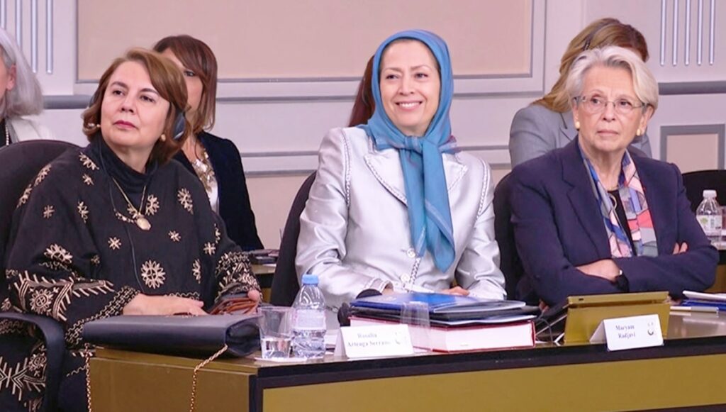 إيران عند مفترق التحول: هل تقود النساء معادلة الانتقال الديمقراطي؟