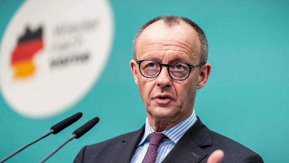 ميرتس يحمل "عصا العقوبات" إلى الشرق الأوسط: 3 شروط ألمانية لنظام الملالي أولها "وقف قتل الشعب".. وتنسيق كامل مع واشنطن والحلفاء وجه المستشار الألماني فريدريش ميرتس