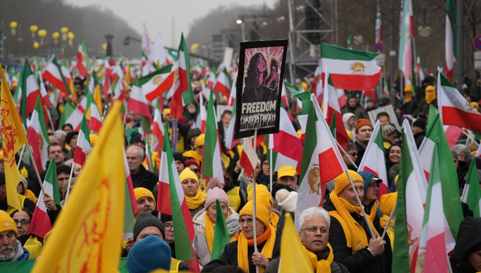 "لا ريبوبليكا" الإيطالية: برلين تتحول إلى ساحة للمقاومة الإيرانية سلطت صحيفة "لا ريبوبليكا" الضوء في تقريرها الصادر يوم السبت 7 فبراير 2026، على التظاهرة الضخمة