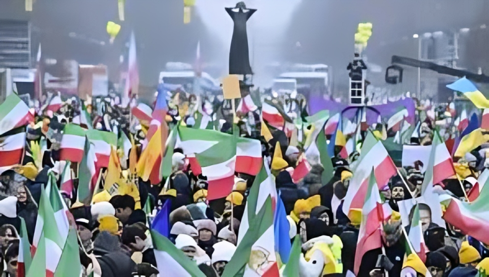 • من برلين الى مونيخ: البديل المنظم يكسر أوهام التفاوض ويفرض خارطة طريق التغيير عبدالرزاق الزرزور في الوقت الذي تنشغل فيه بعض الدوائر بمتابعة "مفاوضات عُمان"، جاءت تظاهرات المقاومة