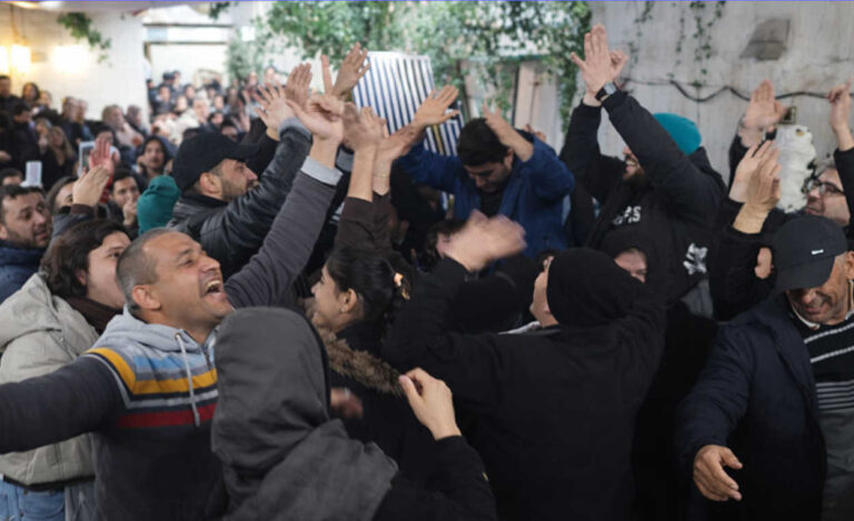 بين الموت والكرامة… ديكتاتورية تخوض حرباً عبثية ضد القبور في ظل الأنظمة الشمولية، لا تُغلق صفحة الإنسان مع توقف نبضه، بل يُفتح فصل جديد من الجريمة. من احتجاز الجثامين وابتزاز عائلات الضحايا،