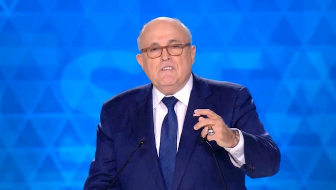 جولياني لمتظاهري برلين: أنتم تصنعون مستقبل إيران.. ولا مكان لعودة “الشاه الفاسد” في رسالة متلفزة حملت أبعاداً سياسية وتاريخية، خاطب رودي جولياني،، عمدة نيويورك